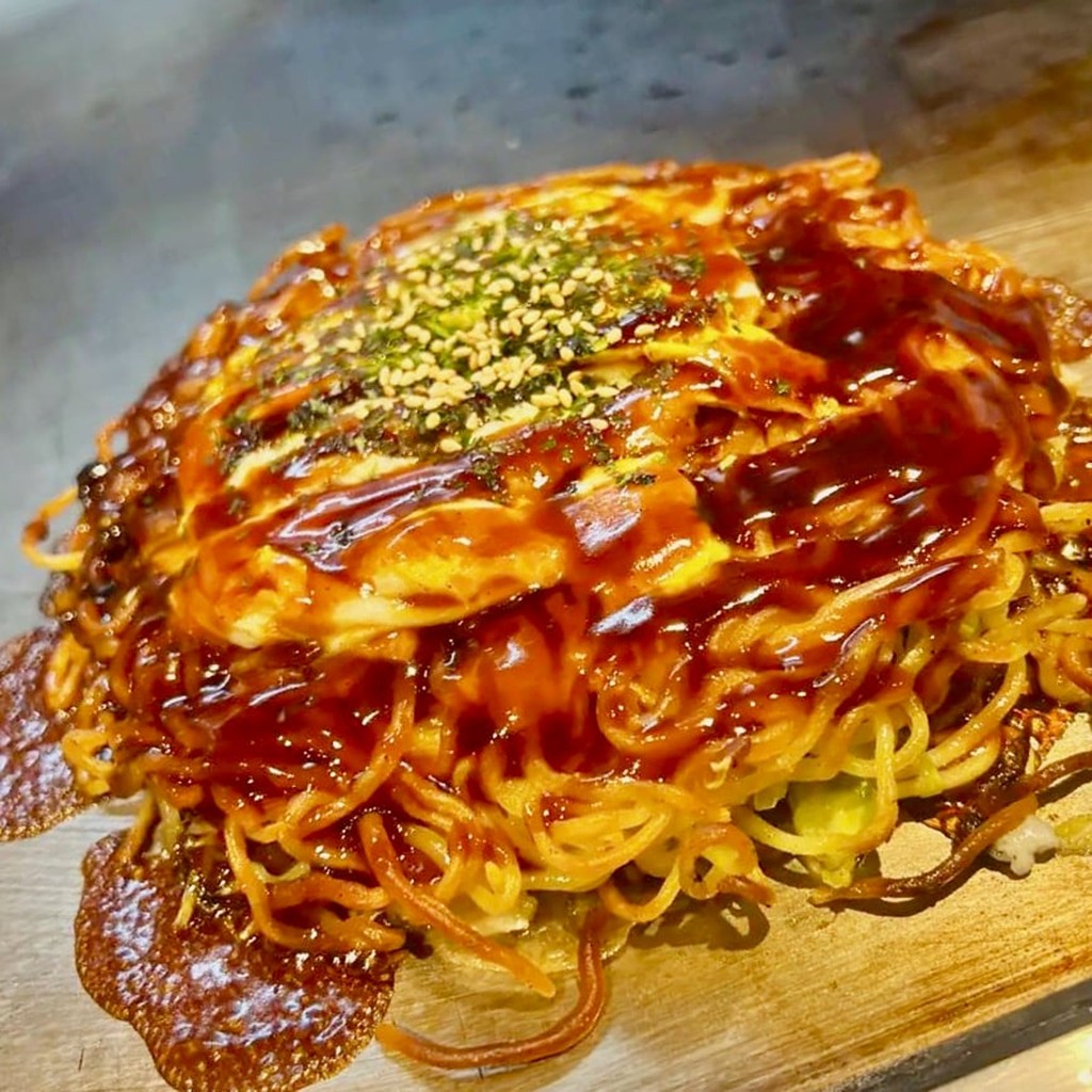 【ジンとりっぷ】タッちゃんと巡る秘密の広島お好み焼きツアー〜厳選お好み焼きの味比べとお店紹介街歩き！
